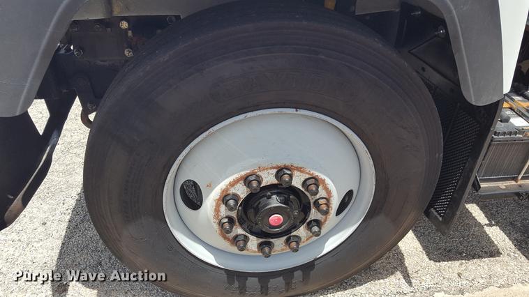 image for item EI9613 1991 Mack RD690S semi truck