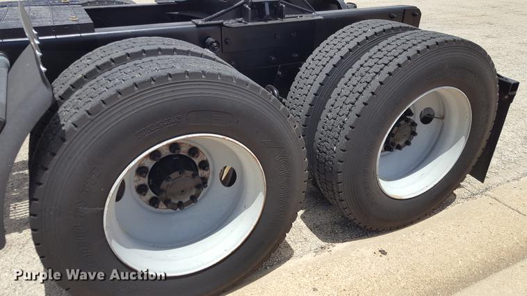 image for item EI9613 1991 Mack RD690S semi truck