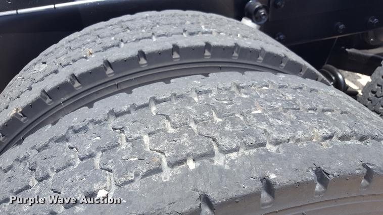 image for item EI9613 1991 Mack RD690S semi truck