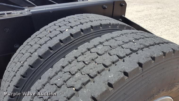 image for item EI9613 1991 Mack RD690S semi truck