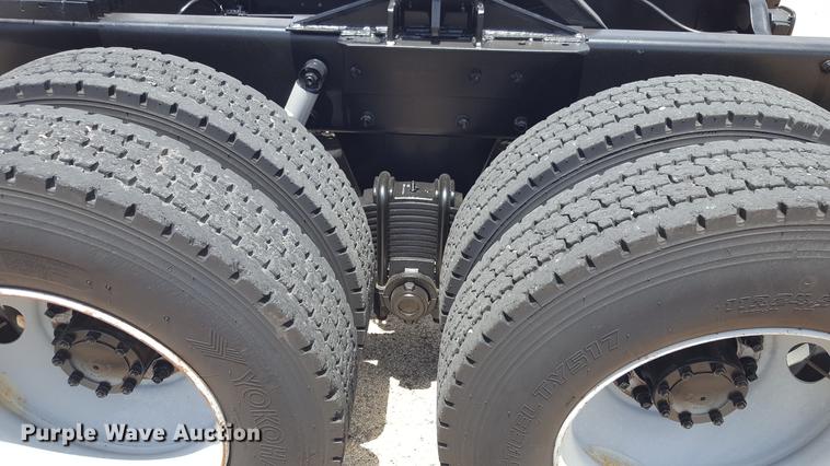 image for item EI9613 1991 Mack RD690S semi truck