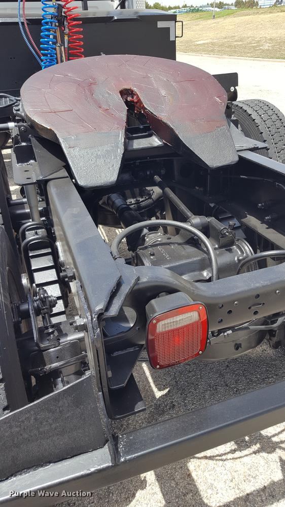 image for item EI9613 1991 Mack RD690S semi truck