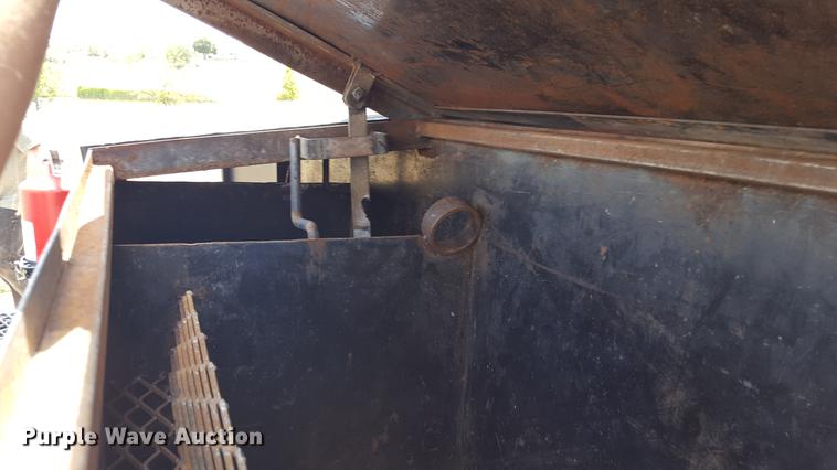 image for item EI9613 1991 Mack RD690S semi truck