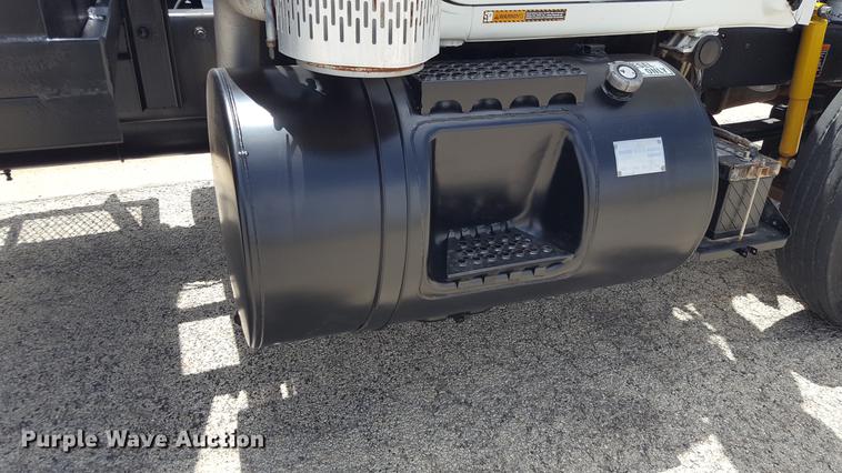 image for item EI9613 1991 Mack RD690S semi truck