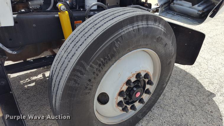 image for item EI9613 1991 Mack RD690S semi truck