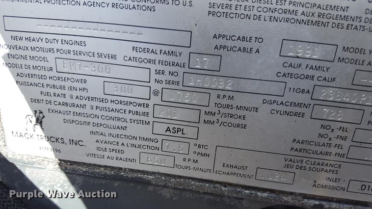 image for item EI9613 1991 Mack RD690S semi truck