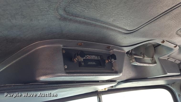 image for item EI9613 1991 Mack RD690S semi truck