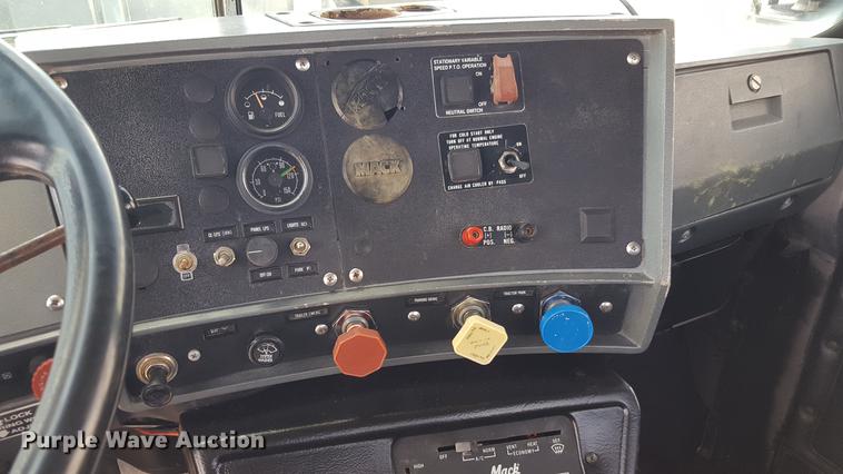 image for item EI9613 1991 Mack RD690S semi truck