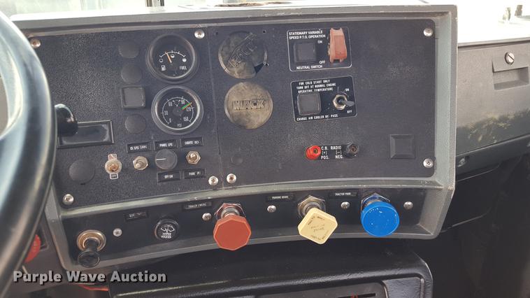 image for item EI9613 1991 Mack RD690S semi truck