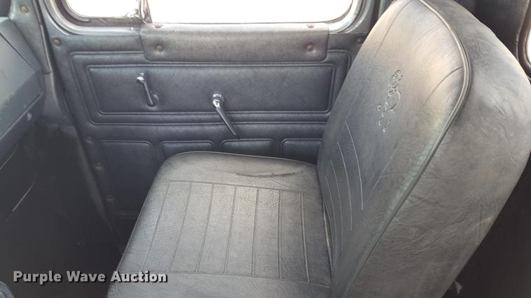 image for item EI9613 1991 Mack RD690S semi truck