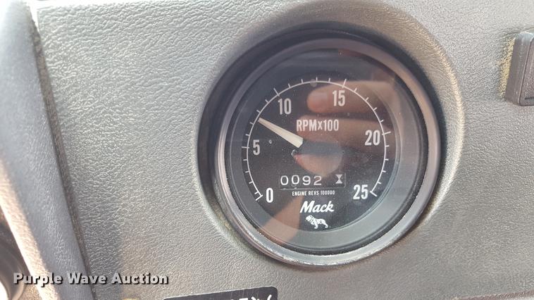 image for item EI9613 1991 Mack RD690S semi truck