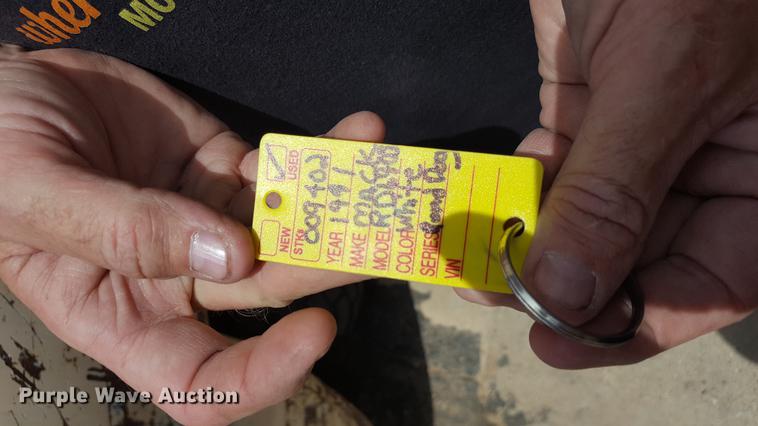 image for item EI9613 1991 Mack RD690S semi truck