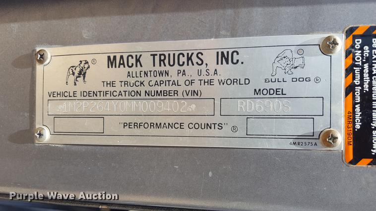 image for item EI9613 1991 Mack RD690S semi truck