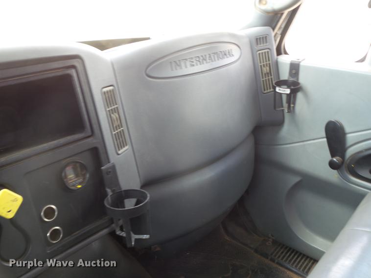 image for item EI9615 2006 International 4300 service truck