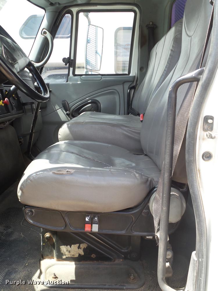 image for item EI9615 2006 International 4300 service truck