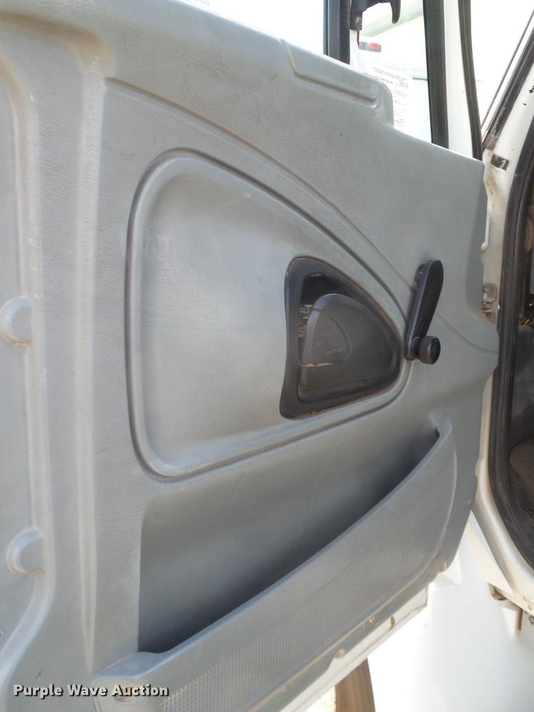 image for item EI9615 2006 International 4300 service truck