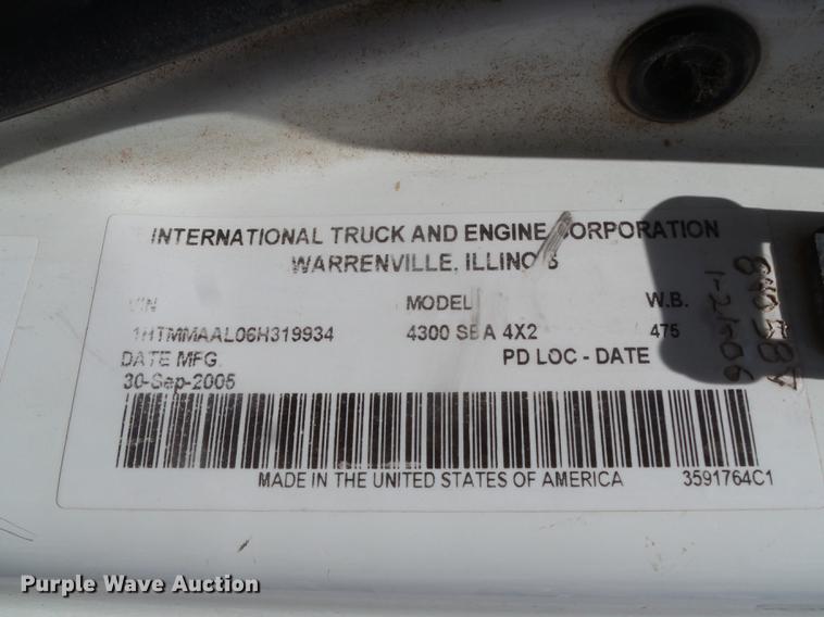 image for item EI9615 2006 International 4300 service truck