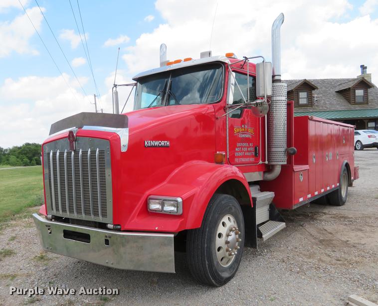 image for item EJ9643 2004 Kenworth T400 service truck with crane