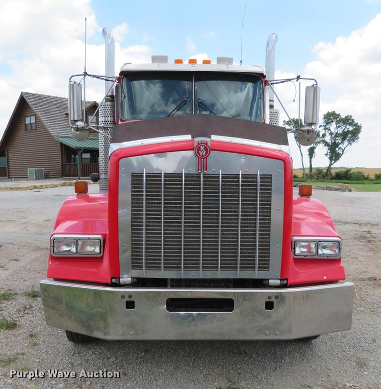 image for item EJ9643 2004 Kenworth T400 service truck with crane