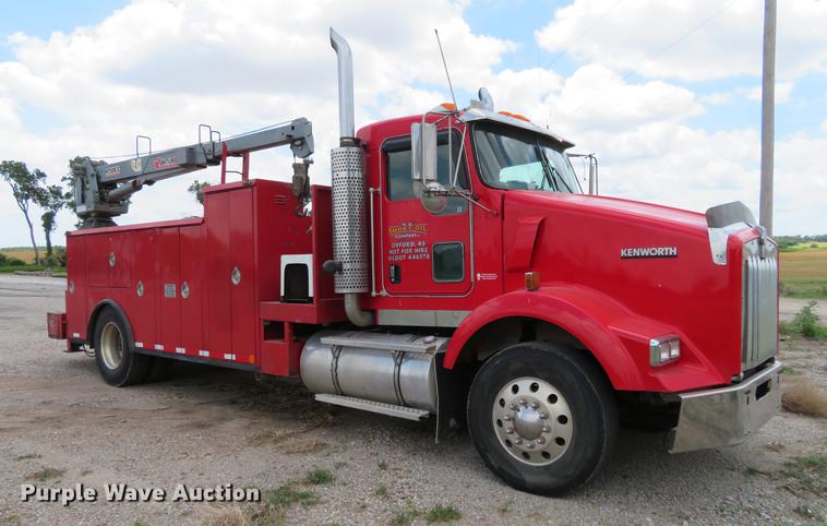 image for item EJ9643 2004 Kenworth T400 service truck with crane