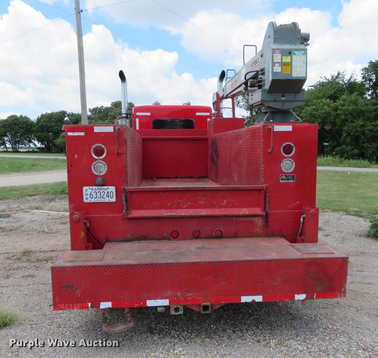 image for item EJ9643 2004 Kenworth T400 service truck with crane