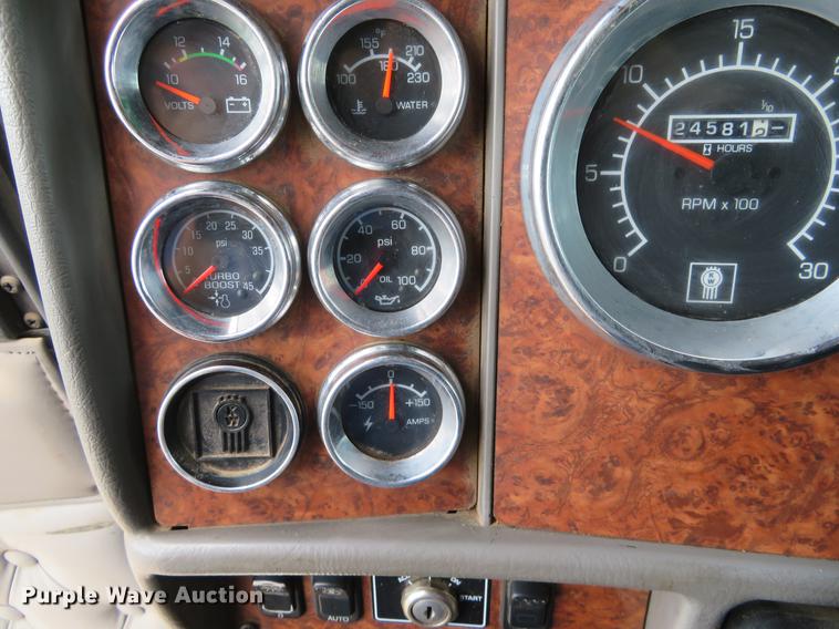 image for item EJ9643 2004 Kenworth T400 service truck with crane