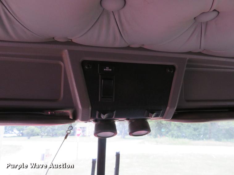 image for item EJ9643 2004 Kenworth T400 service truck with crane