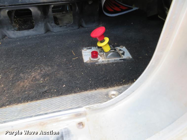 image for item EJ9643 2004 Kenworth T400 service truck with crane