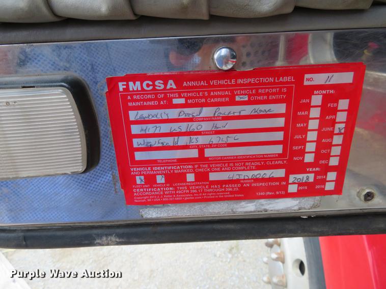 image for item EJ9643 2004 Kenworth T400 service truck with crane