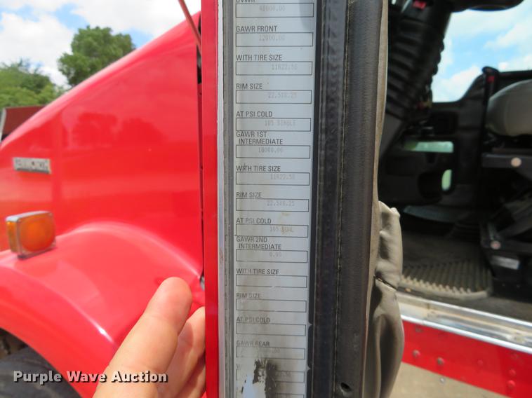 image for item EJ9643 2004 Kenworth T400 service truck with crane