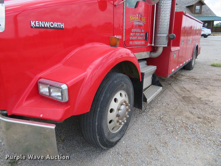 image for item EJ9643 2004 Kenworth T400 service truck with crane