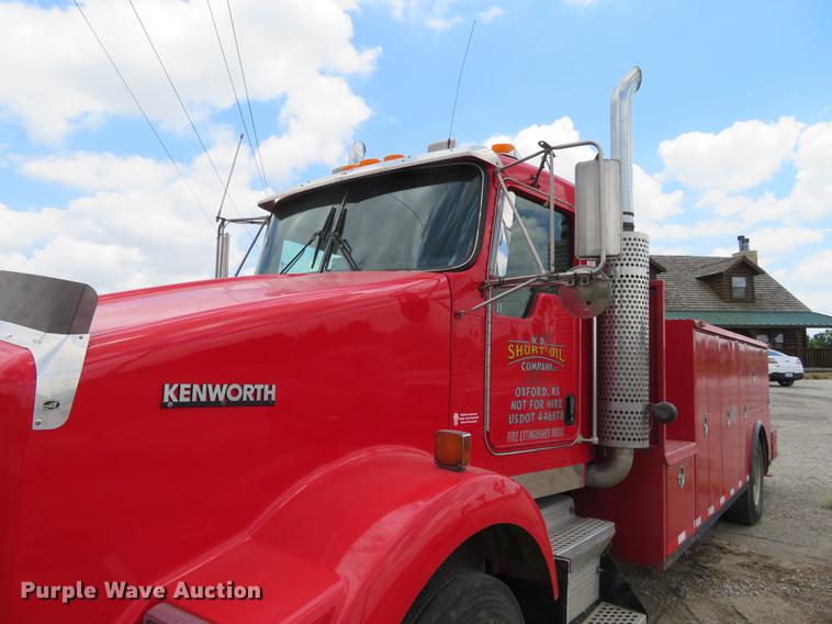 image for item EJ9643 2004 Kenworth T400 service truck with crane