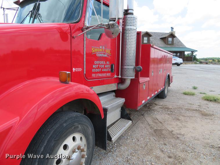 image for item EJ9643 2004 Kenworth T400 service truck with crane