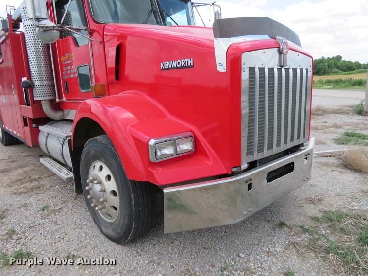 image for item EJ9643 2004 Kenworth T400 service truck with crane