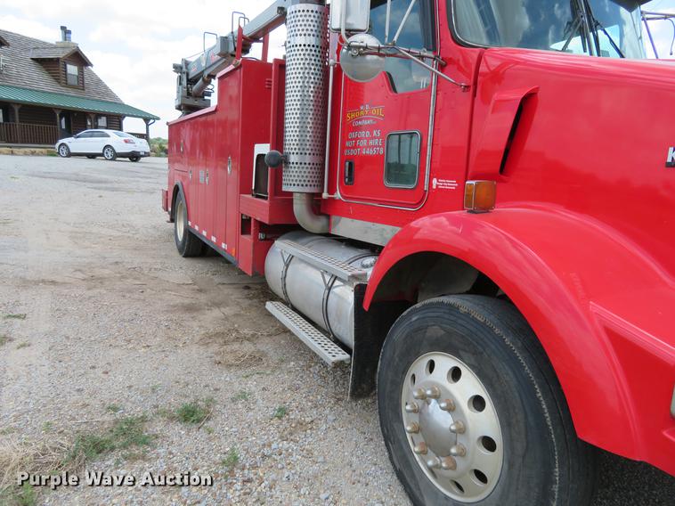 image for item EJ9643 2004 Kenworth T400 service truck with crane