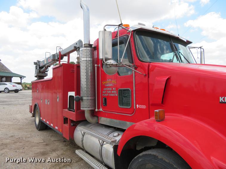 image for item EJ9643 2004 Kenworth T400 service truck with crane