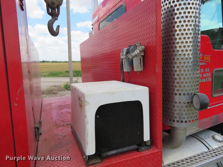 image for item EJ9643 2004 Kenworth T400 service truck with crane