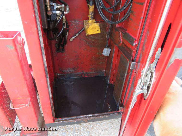 image for item EJ9643 2004 Kenworth T400 service truck with crane