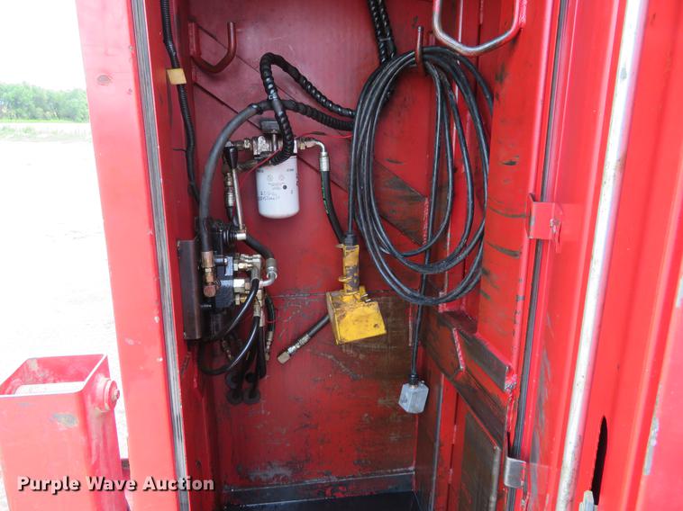 image for item EJ9643 2004 Kenworth T400 service truck with crane