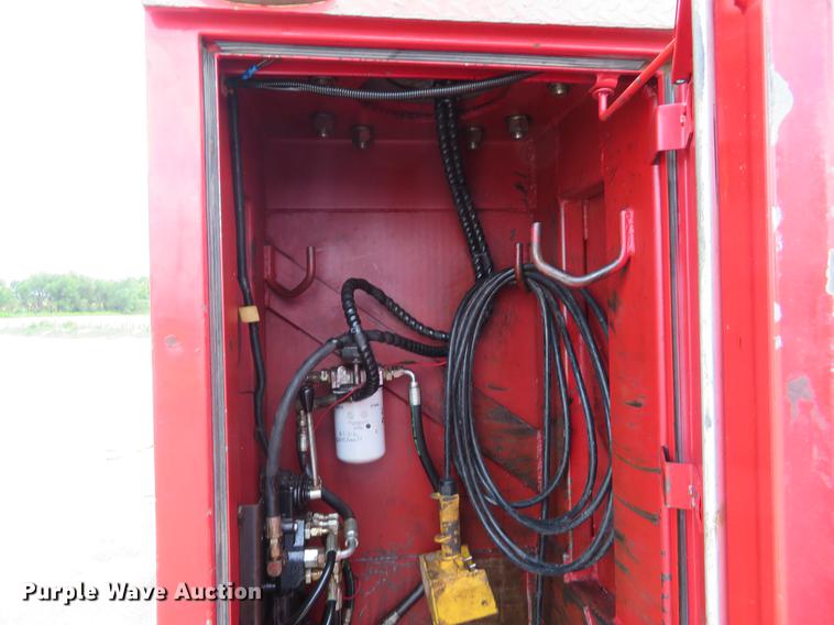 image for item EJ9643 2004 Kenworth T400 service truck with crane