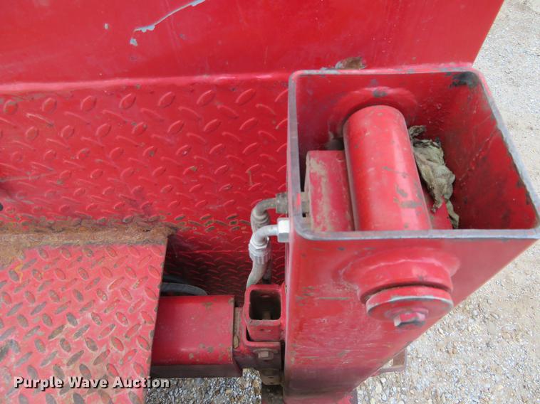 image for item EJ9643 2004 Kenworth T400 service truck with crane