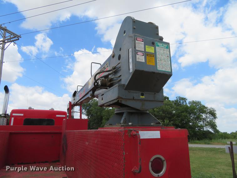 image for item EJ9643 2004 Kenworth T400 service truck with crane