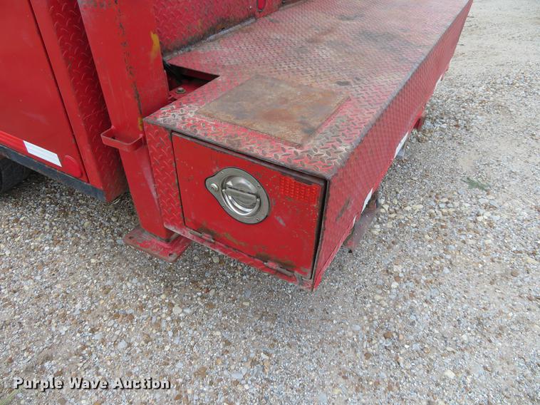 image for item EJ9643 2004 Kenworth T400 service truck with crane