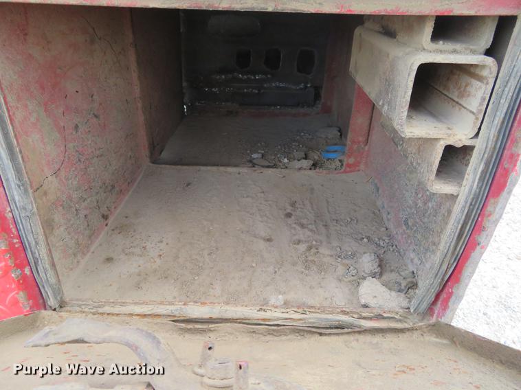 image for item EJ9643 2004 Kenworth T400 service truck with crane