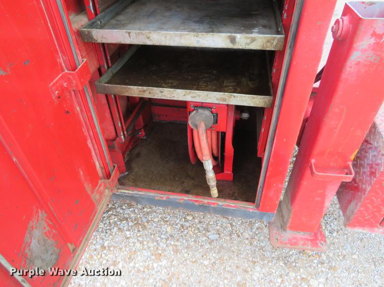 image for item EJ9643 2004 Kenworth T400 service truck with crane