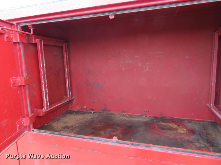 image for item EJ9643 2004 Kenworth T400 service truck with crane