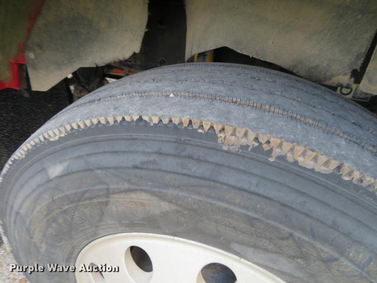 image for item EJ9643 2004 Kenworth T400 service truck with crane