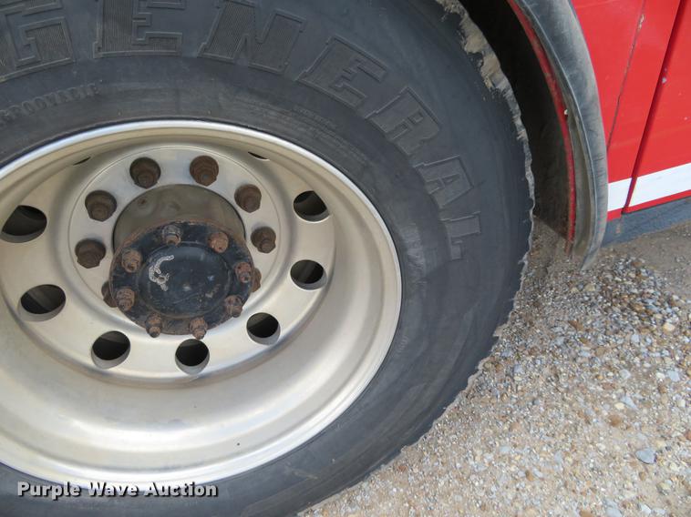 image for item EJ9643 2004 Kenworth T400 service truck with crane