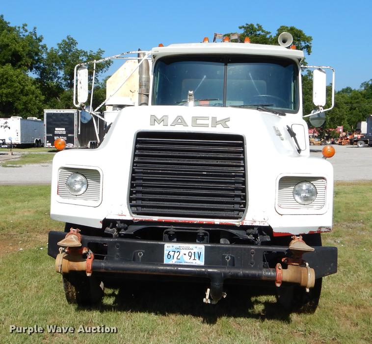 image for item EK9545 1992 Mack DM690X tank truck