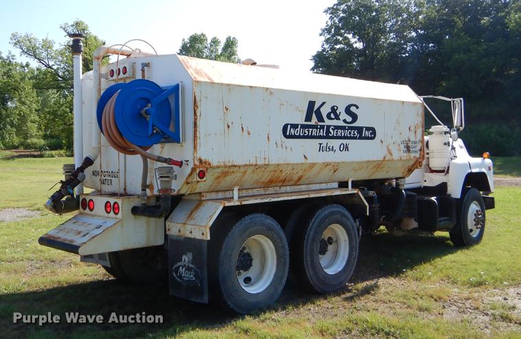 image for item EK9545 1992 Mack DM690X tank truck